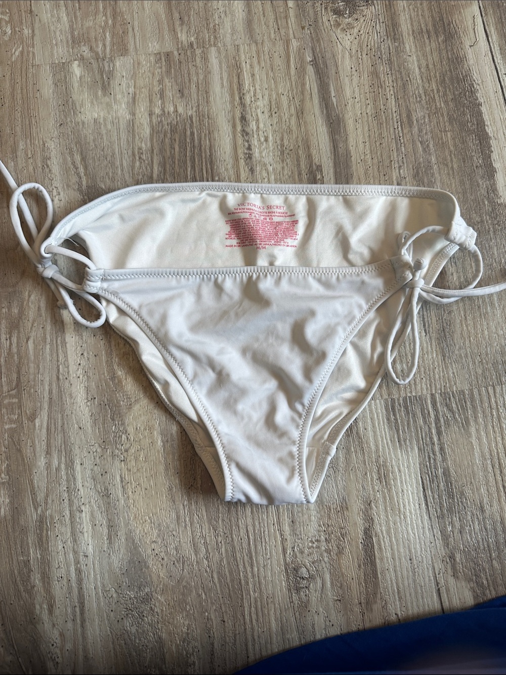 Victoria’s Secret the Bow bikini White Tie-Side Bikini Bottom - medium - Picture 1 of 4